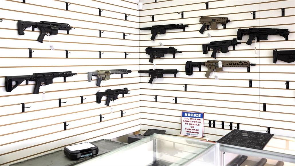 Vykoupený obchod se zbraněmi Lynnwood Gun v americkém státě Washington. (snímek...