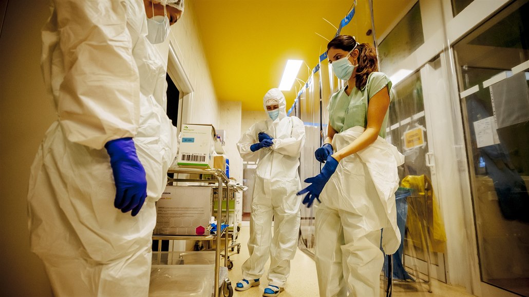 Vědci: Proti koronaviru může pomoci ústní voda, virus zničí do 30 vteřin