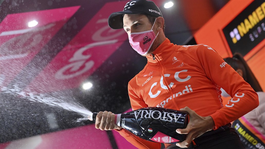 Josef �erný si vychutnává triumf v 19. etap� Gira.