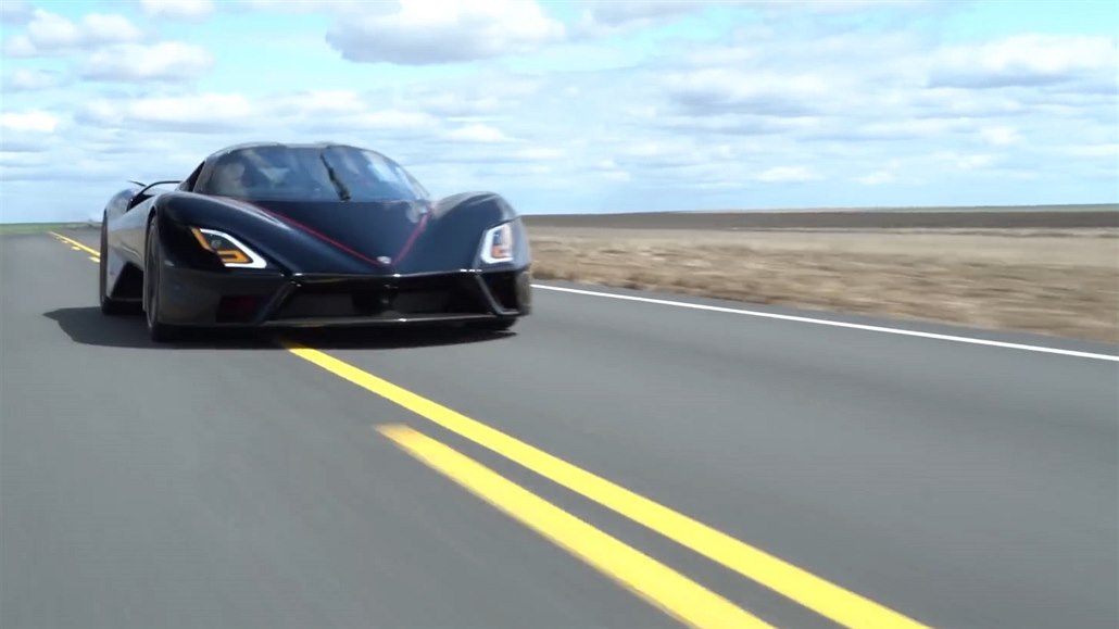 Nové nejrychlejší auto světa jede 533 km/h, je to americká SSC Tuatara -  iDNES.cz