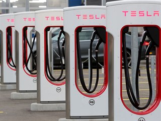 Nabíjecí stanice společnosti Tesla ve švýcarském městě Dietikon (21. října 2020)
