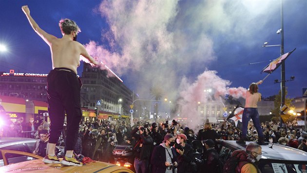 Ji pt den v Polsku pokrauj demonstrace proti novm restrikcm tkajcch se potrat. (26. jna 2020)