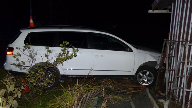 V plotě skončila se svým automobilem v Jeseníku třiadvacetiletá řidička posilněná alkoholem.