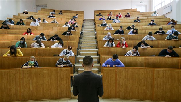 Studenti na univerzit v Novosibirsku (17. jna 2020)
