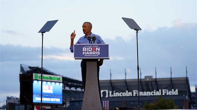 Nkdej f Blho domu Barack Obama promluvil na pedvolebn akci na podporu demokratickho kandidta na prezidenta Joea Bidena. (21. jna 2020)