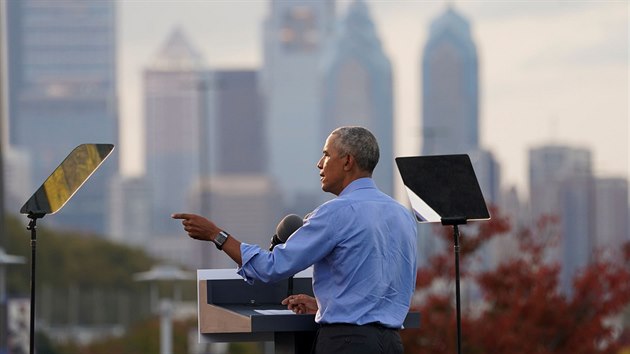 Nkdej f Blho domu Barack Obama promluvil na pedvolebn akci na podporu demokratickho kandidta na prezidenta Joea Bidena. (21. jna 2020)