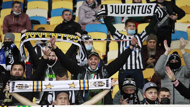 Fanoušci Juventusu před zápasem v Kyjevě.