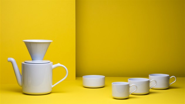 Minimalistickou variabilní kolekci na čaj a kávu SOLO, navrhl Antonín Tomášek (vedoucí ateliéru Design keramiky FUD UJEP) a David Síla (student magisterského studia ateliéru Design keramiky FUD UJEP) ve spolupráci s tradiční manufakturou Rudolf Kämpf.