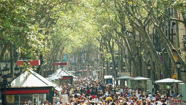 Cestovn ruch pedstavoval a 15 procent HDP Barcelony a prv nejstar st Ciutat Vella je na turistech zvisl. (15. ervence 2019)
