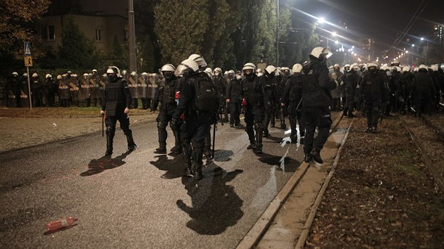 Policie zasahovala při polských protestech proti potratům (23. října 2020)