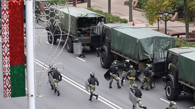 Lid v Blorusku vyli do ulic, aby protestovali proti autoritskmu reimu prezidenta Lukaenka. Zasahuje proti nim policie. (25. jna 2020)