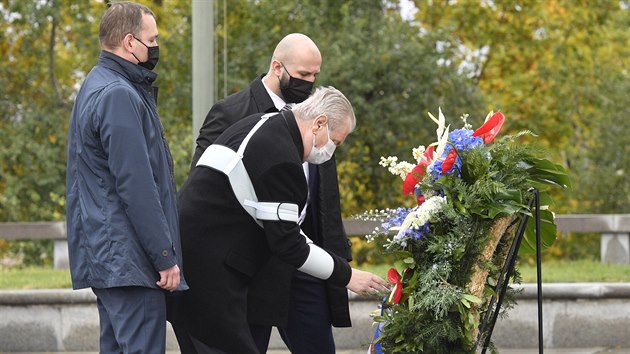 Prezident Miloš Zeman položil květiny k hrobu neznámého vojína u Národního památníku na Vítkově u příležitosti státního svátku k výročí vzniku Československa. (28. října 2020)