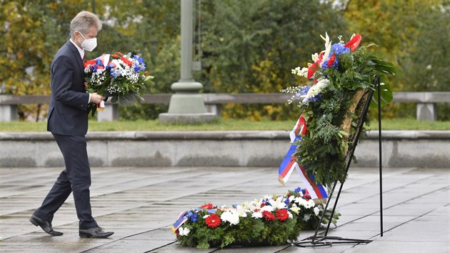 Předseda Senátu Miloš Vystrčil položil květiny k hrobu neznámého vojína u Národního památníku na Vítkově u příležitosti státního svátku k výročí vzniku Československa. (28. října 2020)