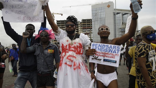 V Nigrii lid protestovali proti policejn brutalit. (20. jna 2020)