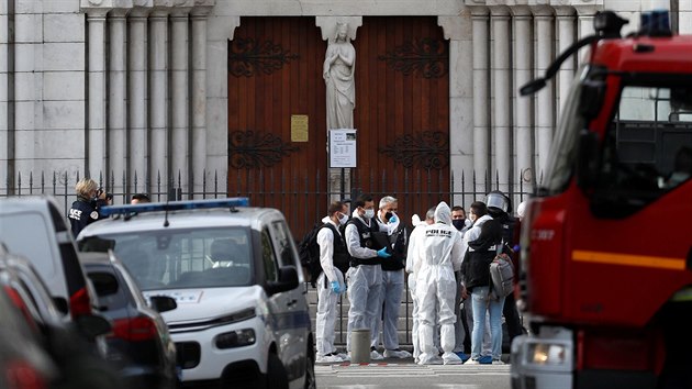 Při útoku nožem u kostela ve francouzském městě Nice zemřeli tři lidé a několik dalších utrpělo zranění. (29. října 2020)