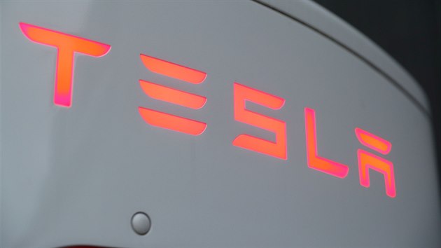 Nabíjecí stanice společnosti Tesla ve švýcarském městě Dietikon (21. října 2020)