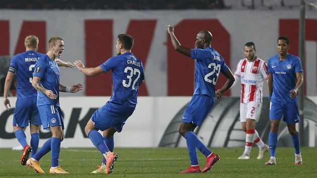 Liberet se raduj, Jan Matouek (vlevo) skroval v utkn Evropsk ligy na stadionu CZ Blehrad.