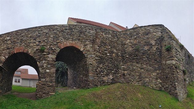 Historick hradby v Jemnici.