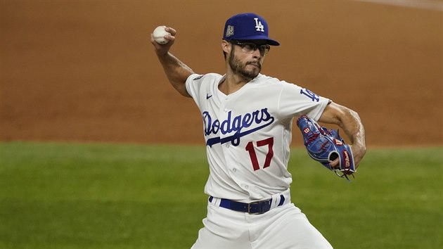 Baseballista Los Angeles Dodgers Joe Kelly v prvnm utkn Svtov srie.