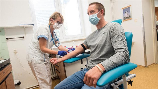 Zl�nsk� hokejista Ji�� Ondr��ek i jeho spoluhr��i, kte�� prod�lali koronavirus, se rozhodli darovat krevn� plazmu.