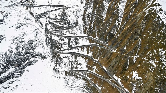 Klikatc se silnika mc na vrchol Stelvia.