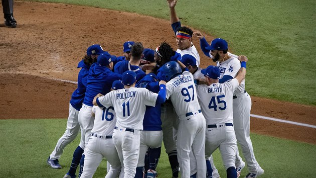 Baseballist  Los Angeles Dodgers se raduj z triumfu ve Svtov srii.