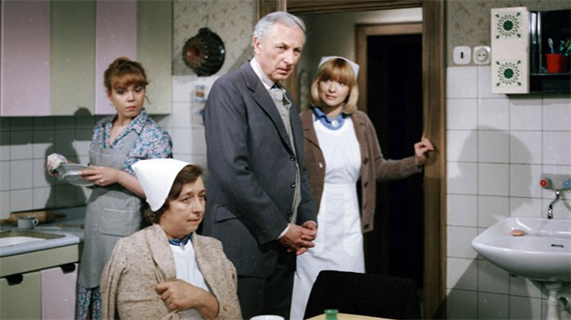 Dagmar Ve�krnov�, V�ra Tich�nkov�, Ladislav Chud�k, Jana Paulov� v seri�lu Nemocnice na kraji m�sta (1977)