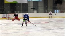 Pardubití hokejisté na tréninku v Polsku. Poradit si museli i s curlingovými...