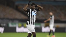 Allan Saint-Maximin (Newcastle) lituje nepromnné ance proti Wolverhamptonu.