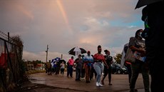 Lidé v Louisian ekají ve volební ad navzdory pibliujícímu se hurikánu...