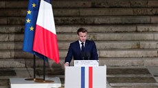 Francouzi včetně prezidenta Emmanuela Macrona na Sorbonně uctili památku...