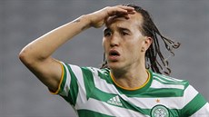 Diego Laxalt z Celtiku Glasgow bhem utkání Evropské ligy v Lille.