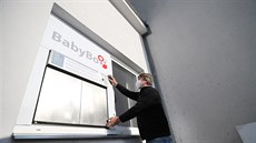 Již 78. babybox v České republice byl nainstalován na čelní stěnu firmy Tokoz...
