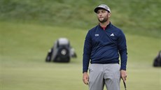 Jon Rahm po nepromnném patu na osmnácté jamce posledního kola na turnaji Zozo...