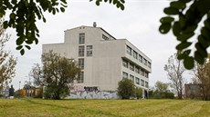 Chátrající bývalou budovu p�írodov�decké fakulty v olomoucké Tomkov� ulici �eká...