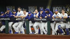 Baseballisté Los Angeles Dodgers sledují vývoj druhého duelu Svtové série.