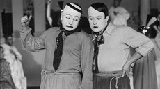 Jan Werich a Ji�í Voskovec v p�edstavení Caesar