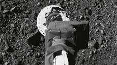 Odbr vzork sondou OSIRIS-REx z asteroidu Bennu