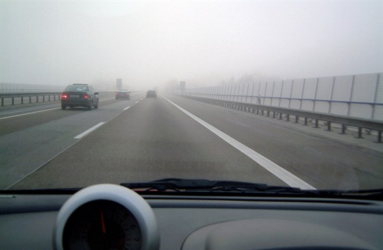 K zpoplatn�ní dálni�ní sít� p�istupuje N�mecko i vzhledem ke stále rostoucím náklad�m na údr�bu a výstavbu nap�íklad dálnic, které p�edstavují �est a� 12 milion� eur na jeden kilometr.