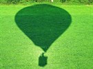 Oproti autu i letadlu máte v balonu píleitost cestovat jako kdysi: pozvolna,...