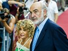 Sean Connery s manelkou na evropské premiée Ligy výjimených v Praze (12....