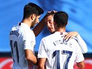 Eden Hazard z Realu Madrid oslavuje svj gól proti Huesce s Markem Asensiem and...
