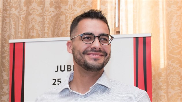 Mezi pytl�ky a pa�er�ky, jim� vl�dne pov�stn� �arost�elec Tapper, a do mraziv�ho �nora l�ta P�n� 1789 zavede �ten��e kniha Jana Horn��ka �arost�elec.