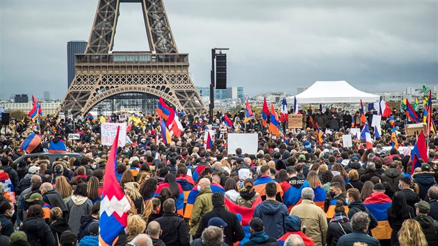 Demonstrace na podporu Armn v konfliktu o Nhorn Karabach ve Francii (25. jna 2020)