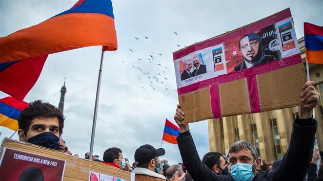 Demonstrace na podporu Armn v konfliktu o Nhorn Karabach ve Francii (25. jna 2020)