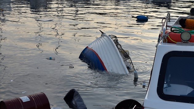 Mosk vlny zalily tureck msto Izmir, kter bylo tce zasaeno masivnm zemtesenm. (30. jna 2020)