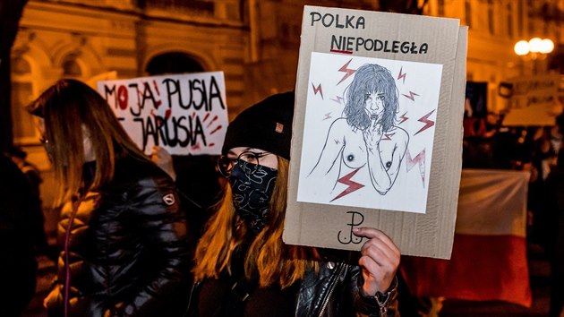 Polky a Poláci protestují proti zpřísňování potratů. Snímek pochází z města Siedlce. (28. října 2020)