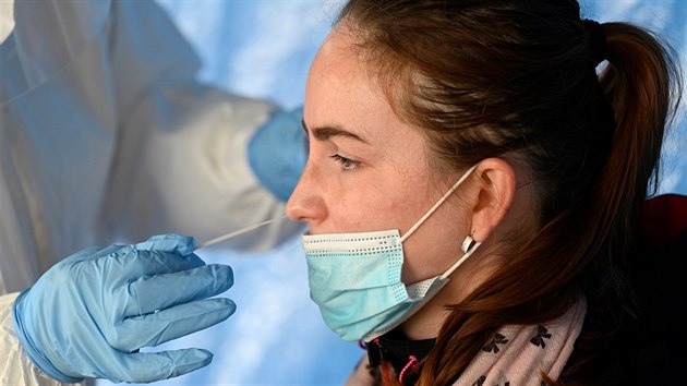 Na Slovensku začalo plošné testování na koronavirus. (31. října 2020)