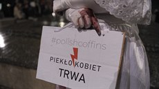 Polky a Poláci protestují proti zpísování potrat. Snímek pochází z Varavy....