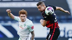 O mí usilují Josh Sargent (vlevo) z Brém a Stefan Ilsanker z Frankfurtu.